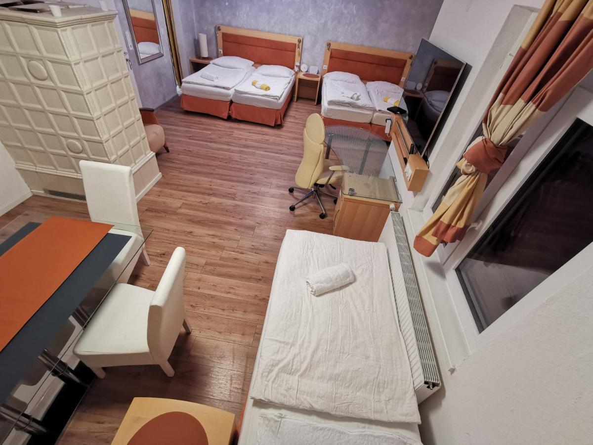Pension Foehrenhain Gerasdorf bei Wien Bagian luar foto