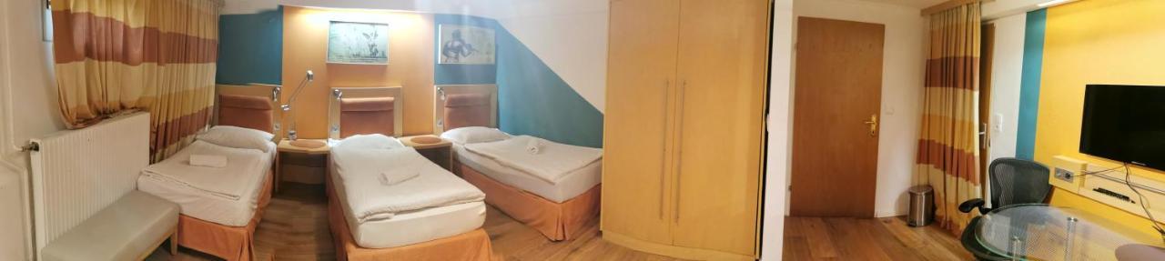 Pension Foehrenhain Gerasdorf bei Wien Bagian luar foto